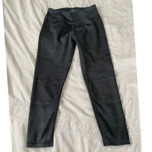 Prana MEDIUM Grey Exercise Athleisure Cropped leggings Yoga Prints Patterns